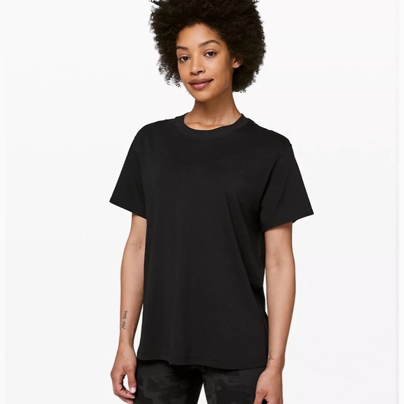 Lululemon boyfriend tees - Picture 1 of 8